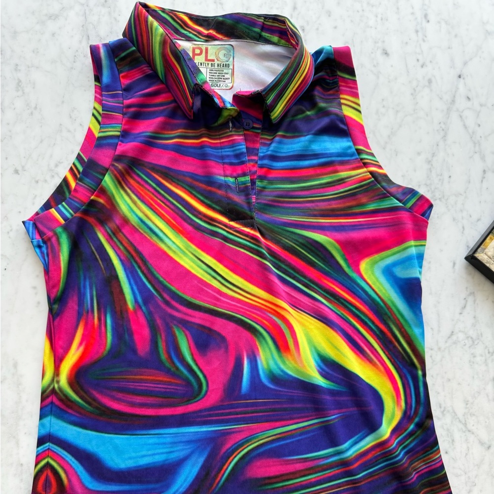 Sleeveless golf top